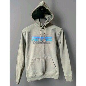 Patagonia Mens Size Medium Hoodie Green Front Pocket Long Sleeved Sweatshirt